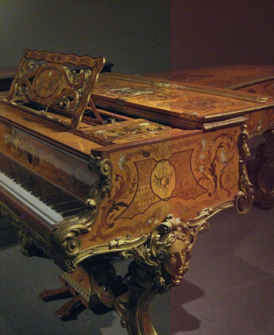 Grand piano.